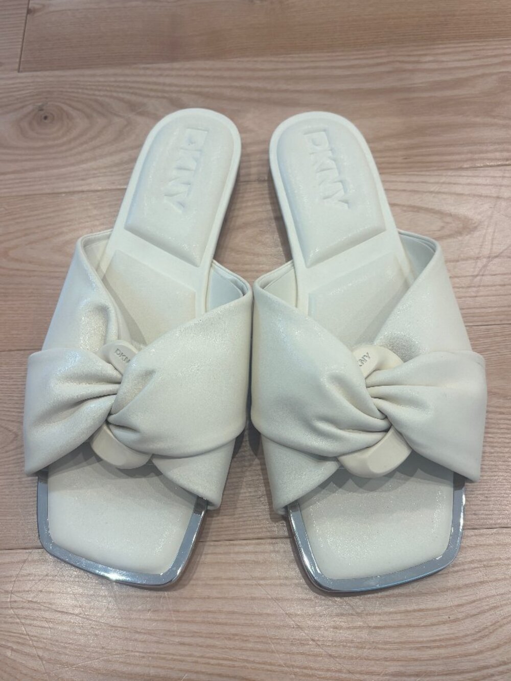 DKNY Knot Open Toe Flats | Women's 9